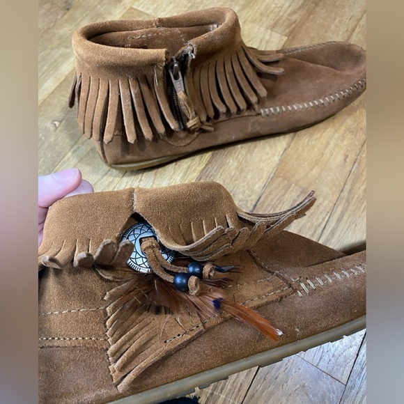 Minnetonka footwear shoes - Picture 2 of 4